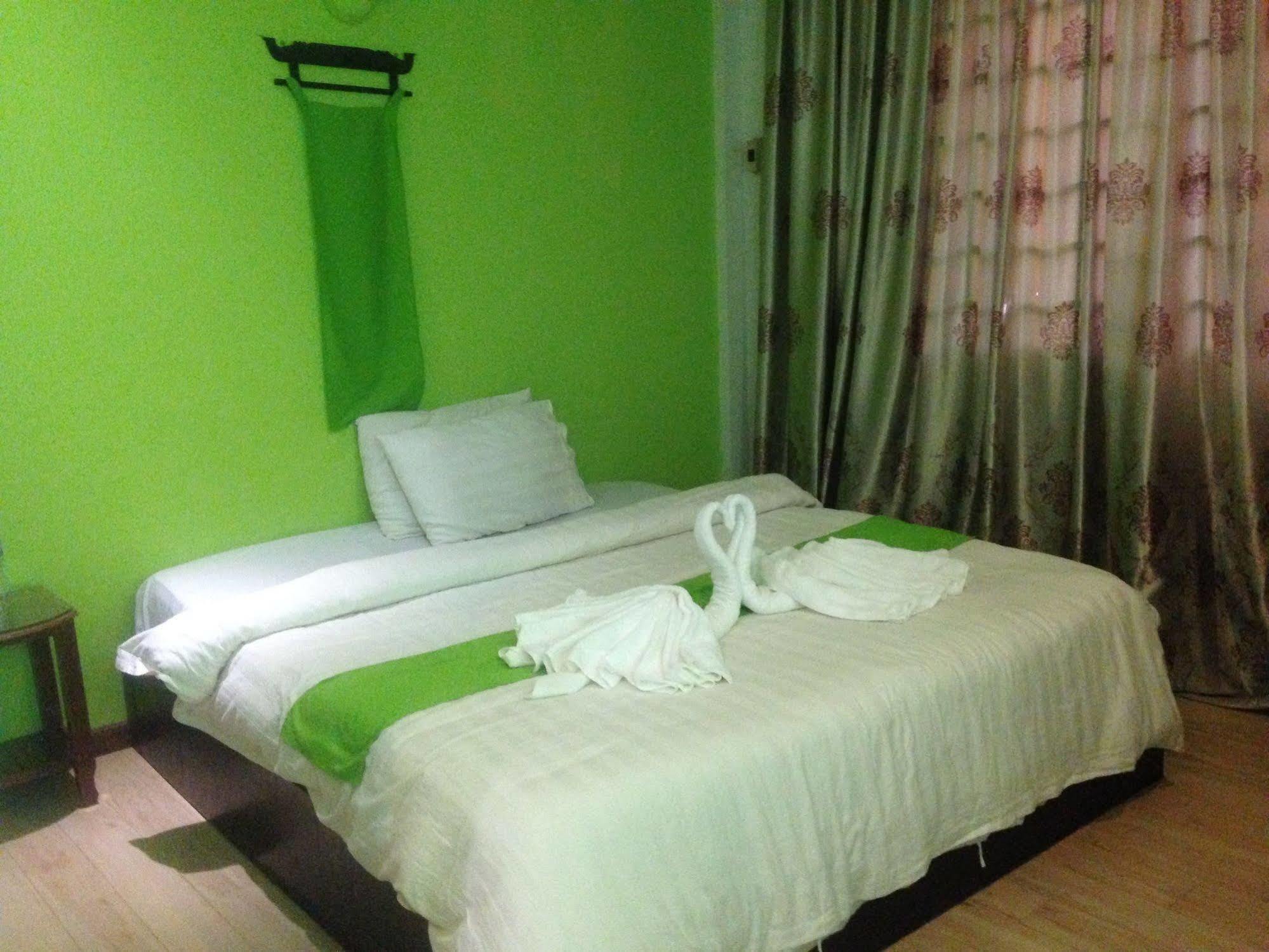 Route 66 Music Restaurant & Hostel Siem Reap Exterior photo
