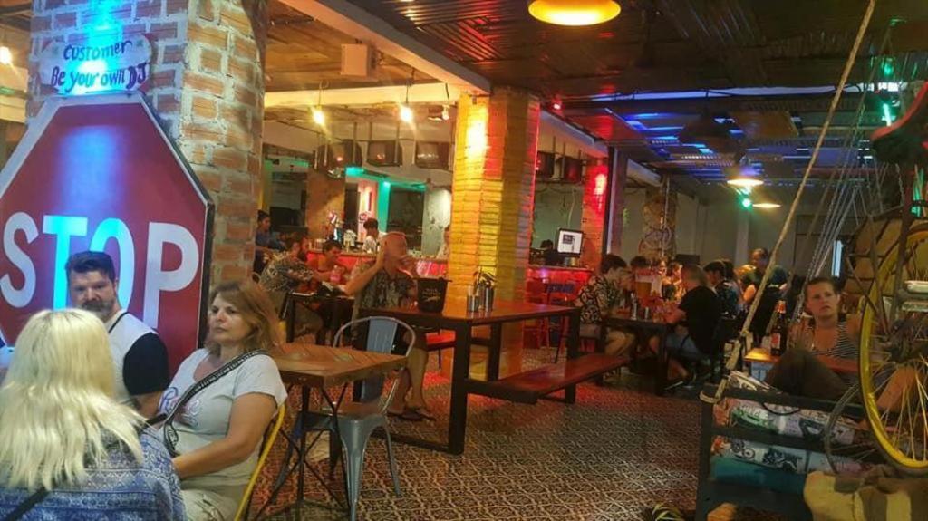 Route 66 Music Restaurant & Hostel Siem Reap Exterior photo